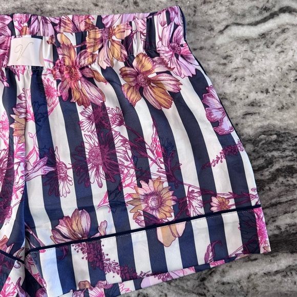 VS Silk Pj Shorts size Small - Picture 3 of 6